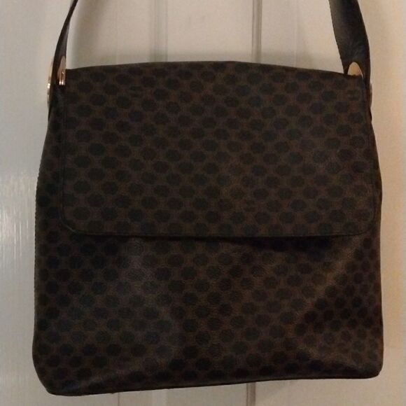 Celine Paris   - Picture 2 of 16